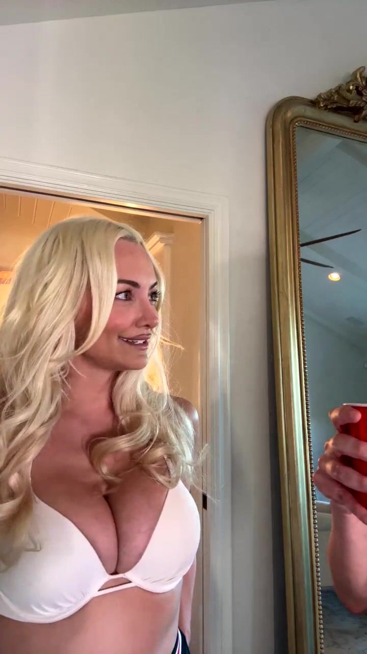 Lindsey Pelas Big Tits Cleavage OF_001