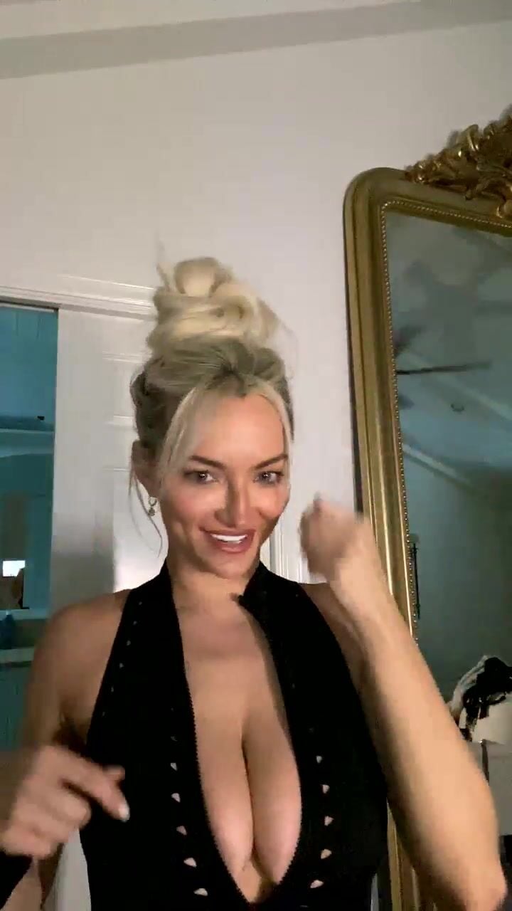 Lindsey Pelas Cleavage and Big Tits Leak_001