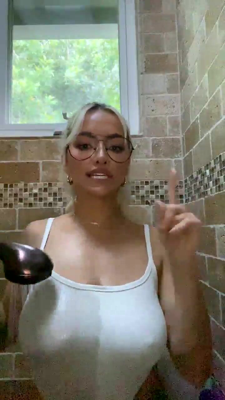 Lindsey Pelas Nude in Bathroom OnlyFans