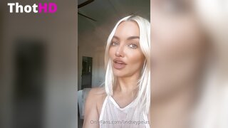 Lindsey Pelas Pantyhose and Shorts Leak