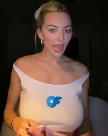 Lindsey Pelas Underboob and Big Tits Clip