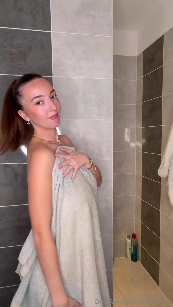 Julia Lynn Nude Pubic Hair Leaked