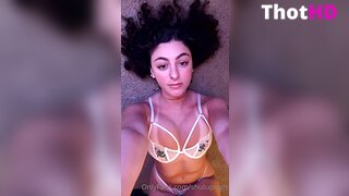 Starrysigh Cleavage and Tanlines OnlyFans