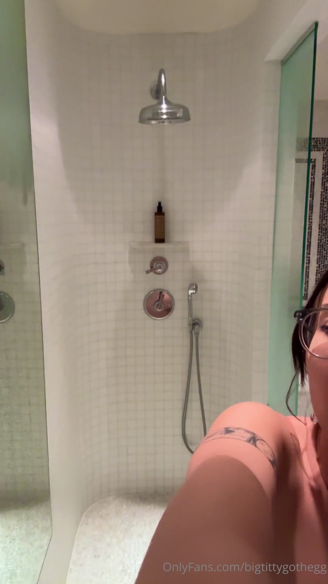 BigTittyGothEgg Bathroom Nude Clip