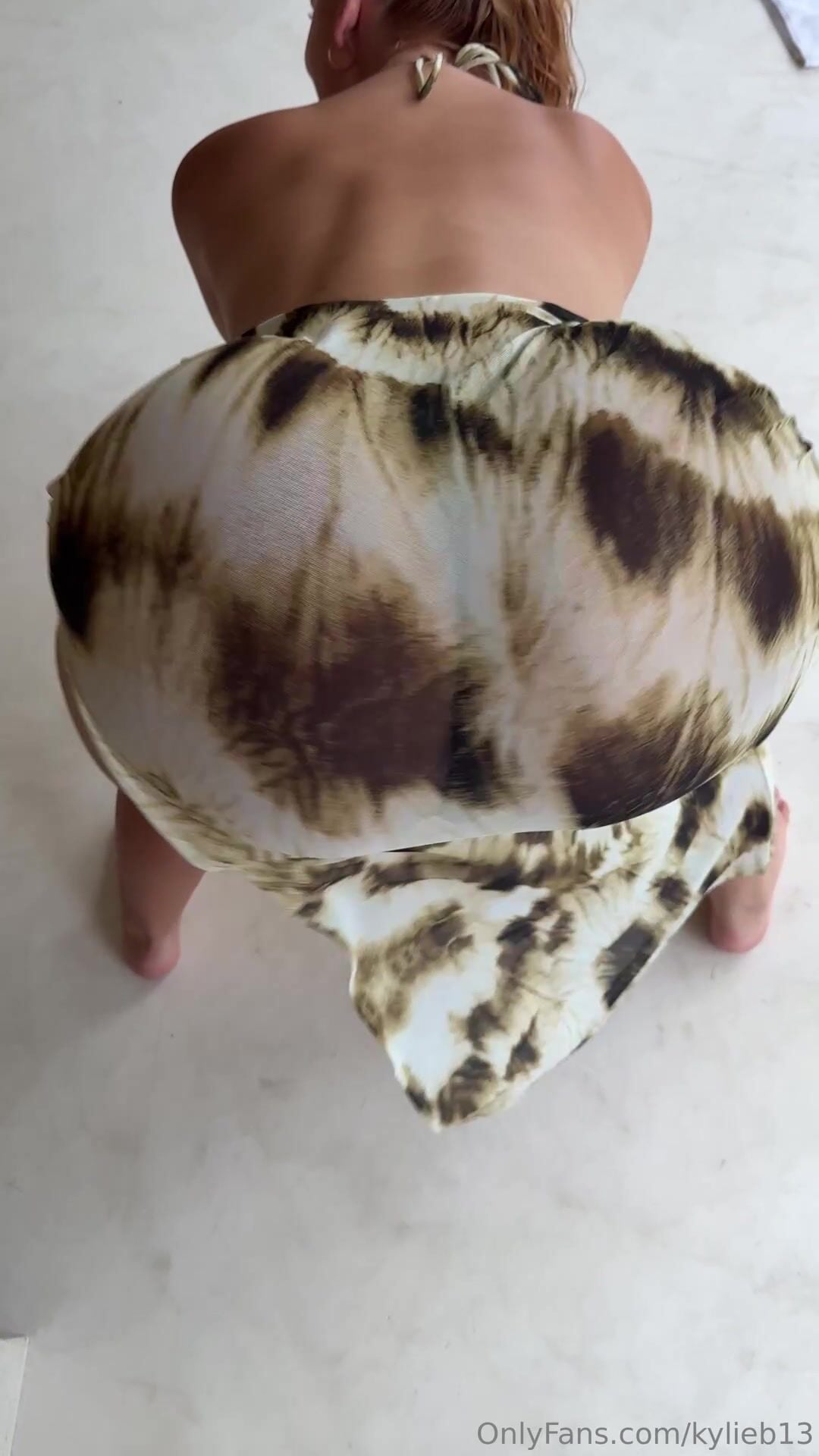 Kylieb13 Ass From Behind