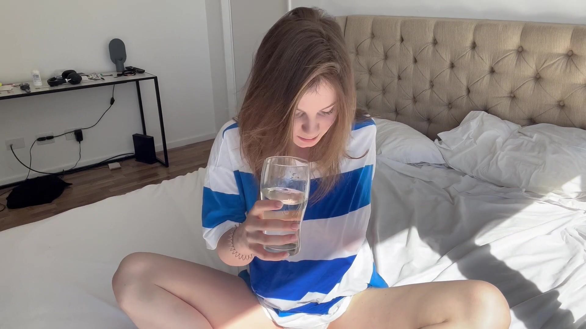 DevDasha Masturbating Bottomless Clip