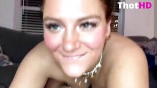 Gianna Krinock spreads her legs and masturbating on stream