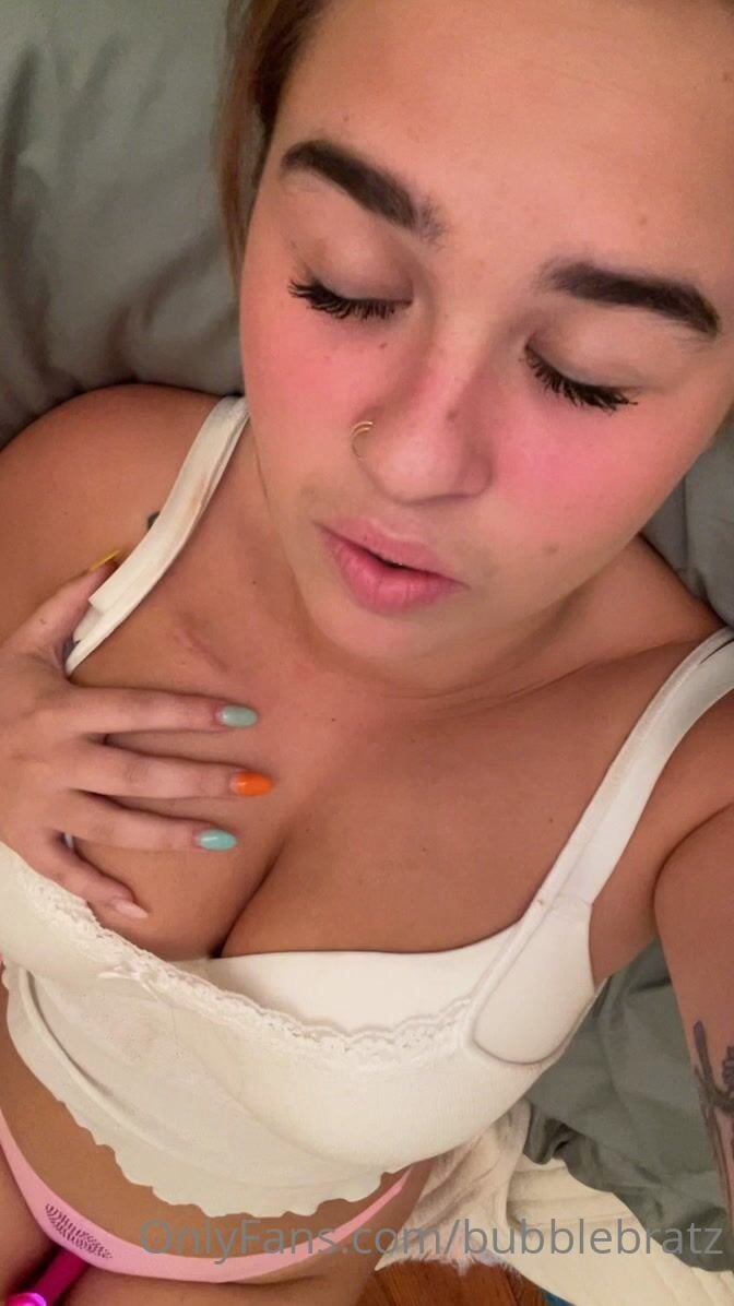 BubbleBratz Cleavage Close-Up OnlyFans
