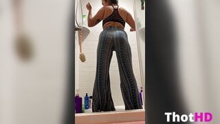Maddiebubz Ass in the Bathroom Leak