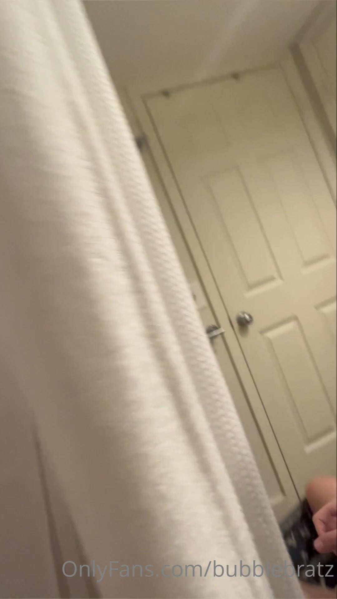 Maddiebubz Nude Bathroom Clip