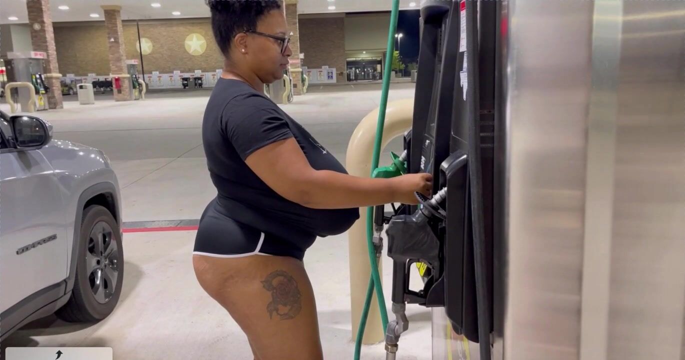 Maskedoppai From Behind in Shorts NSFW