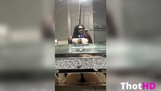 Snomarie69 Bathtub Blowjob
