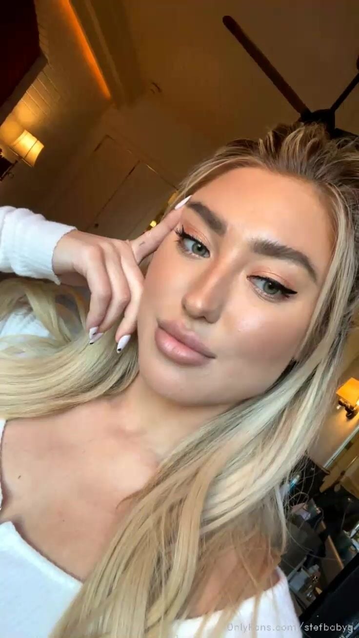 Stefanie Knight Underboob in Miniskirt OnlyFans