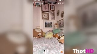 Littledaisybby Topless Masturbating