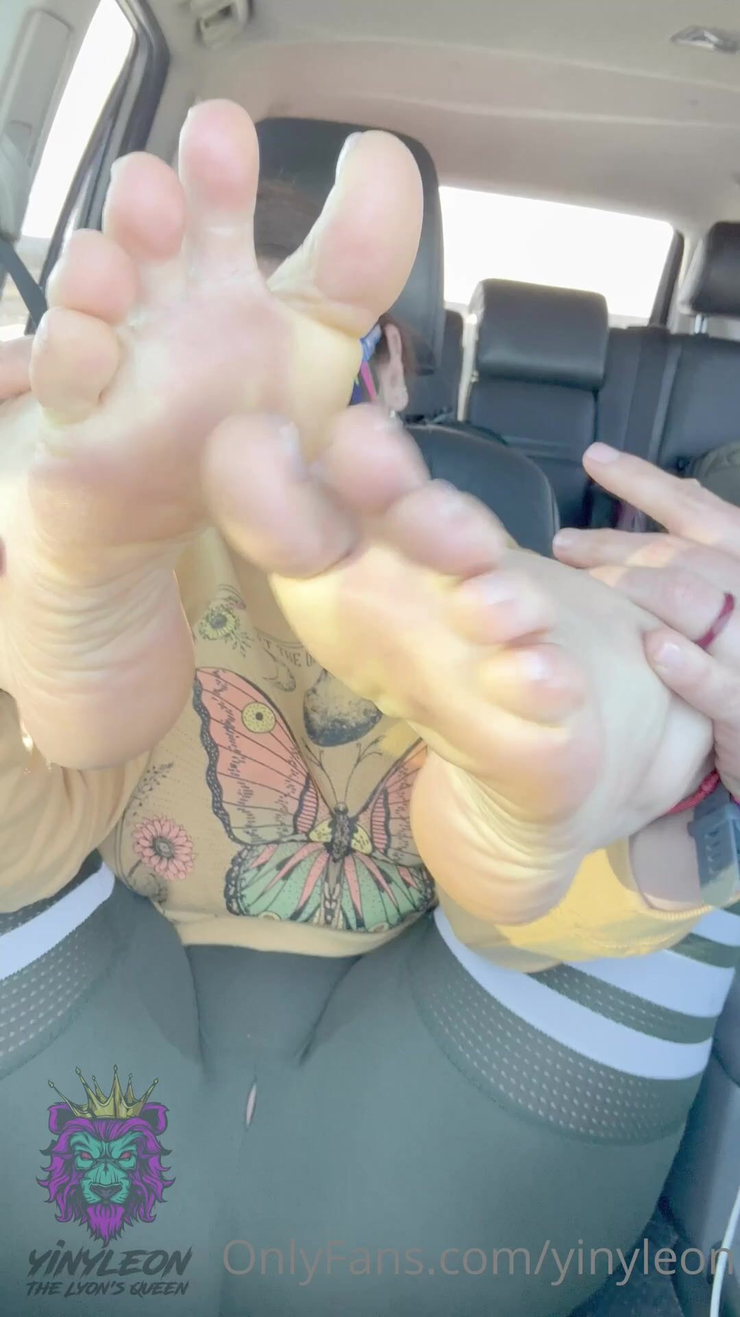 Yiny Leon Feet and Toes Video