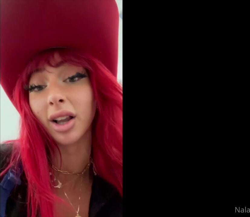 Nalafitness Close-Up in the Bathroom Clip