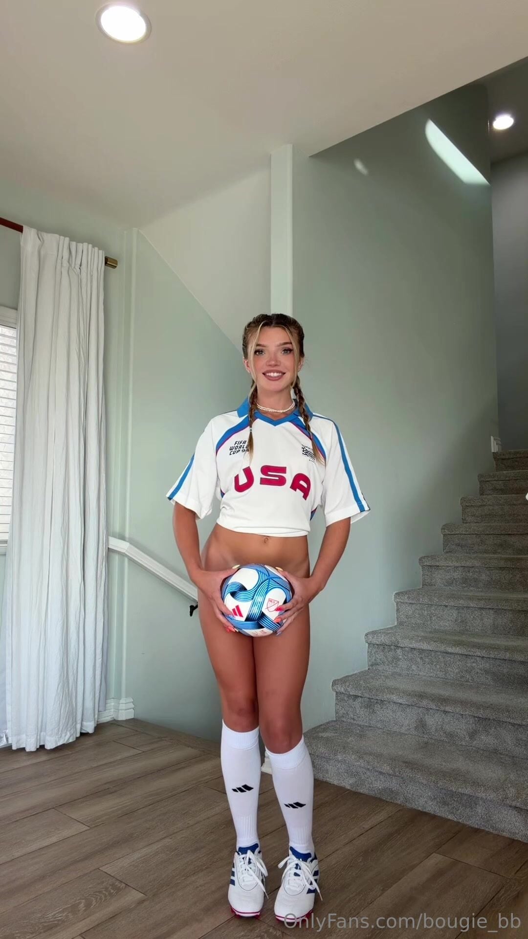 Brie Belle Bottomless Kneehighs Clip