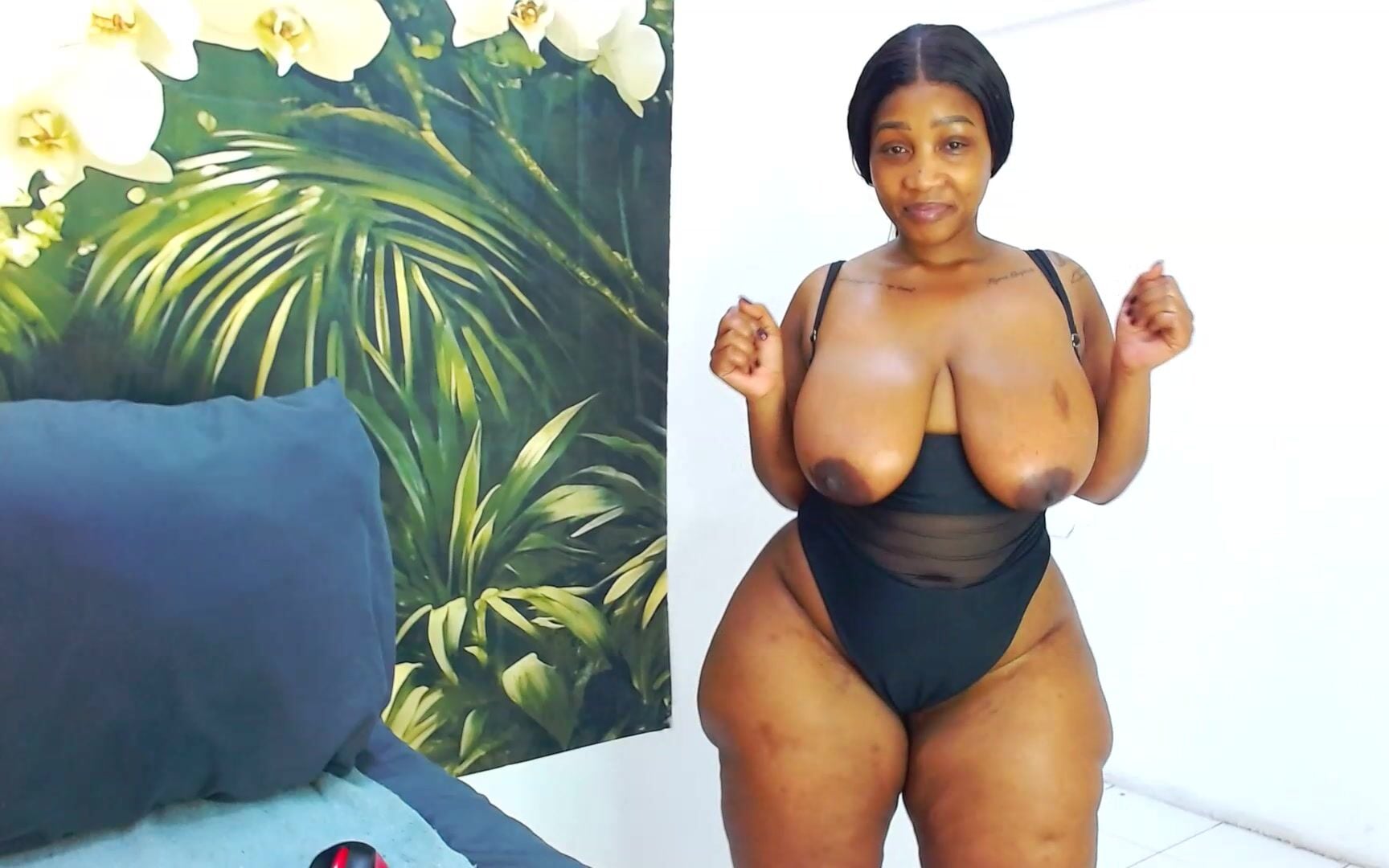 AddictiveMassiveBooty Hanging Tits Clip