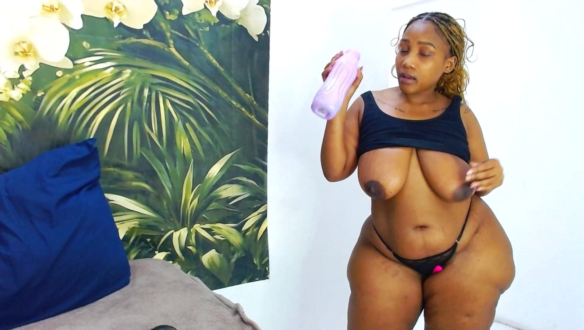 AddictiveMassiveBooty Masturbating Saggy Tits Video