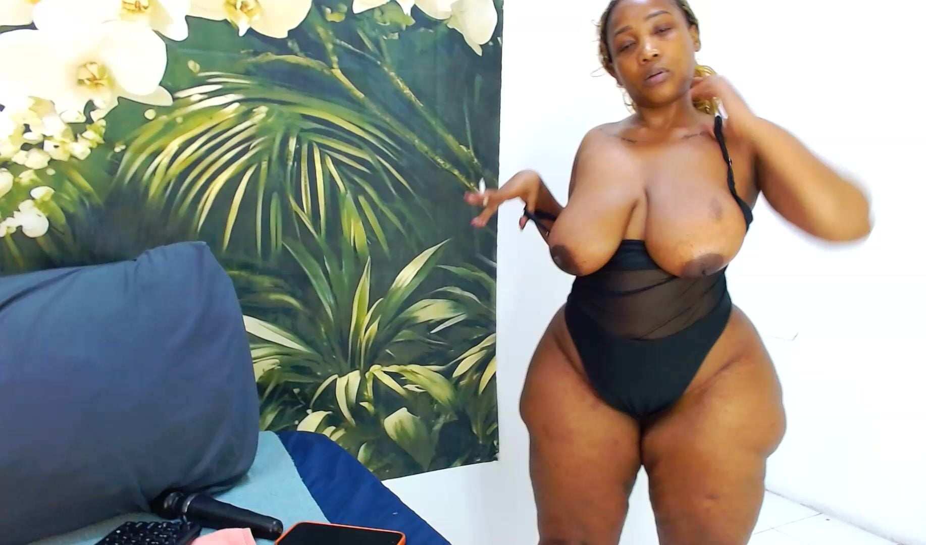 AddictiveMassiveBooty Saggy Tits Topless NSFW