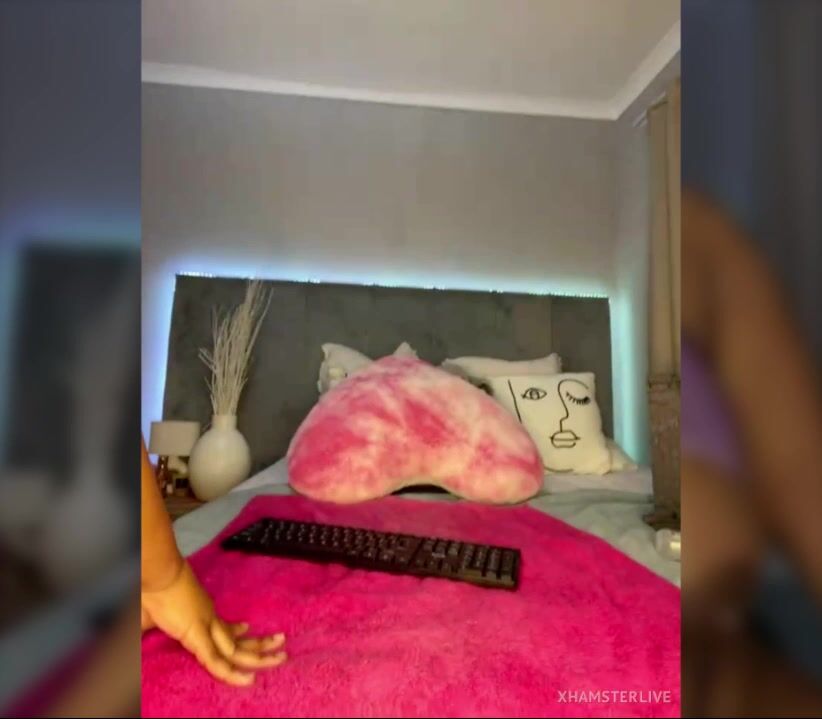 AddictiveMassiveBooty Topless Saggy Tits