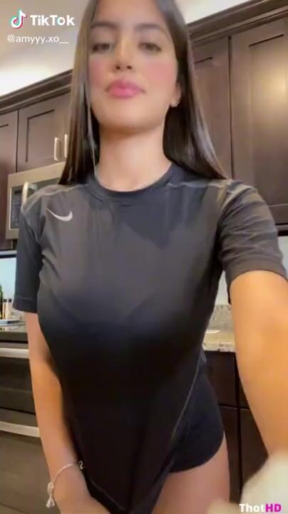 amyyy.xo__ TikTok sexy shorts booty