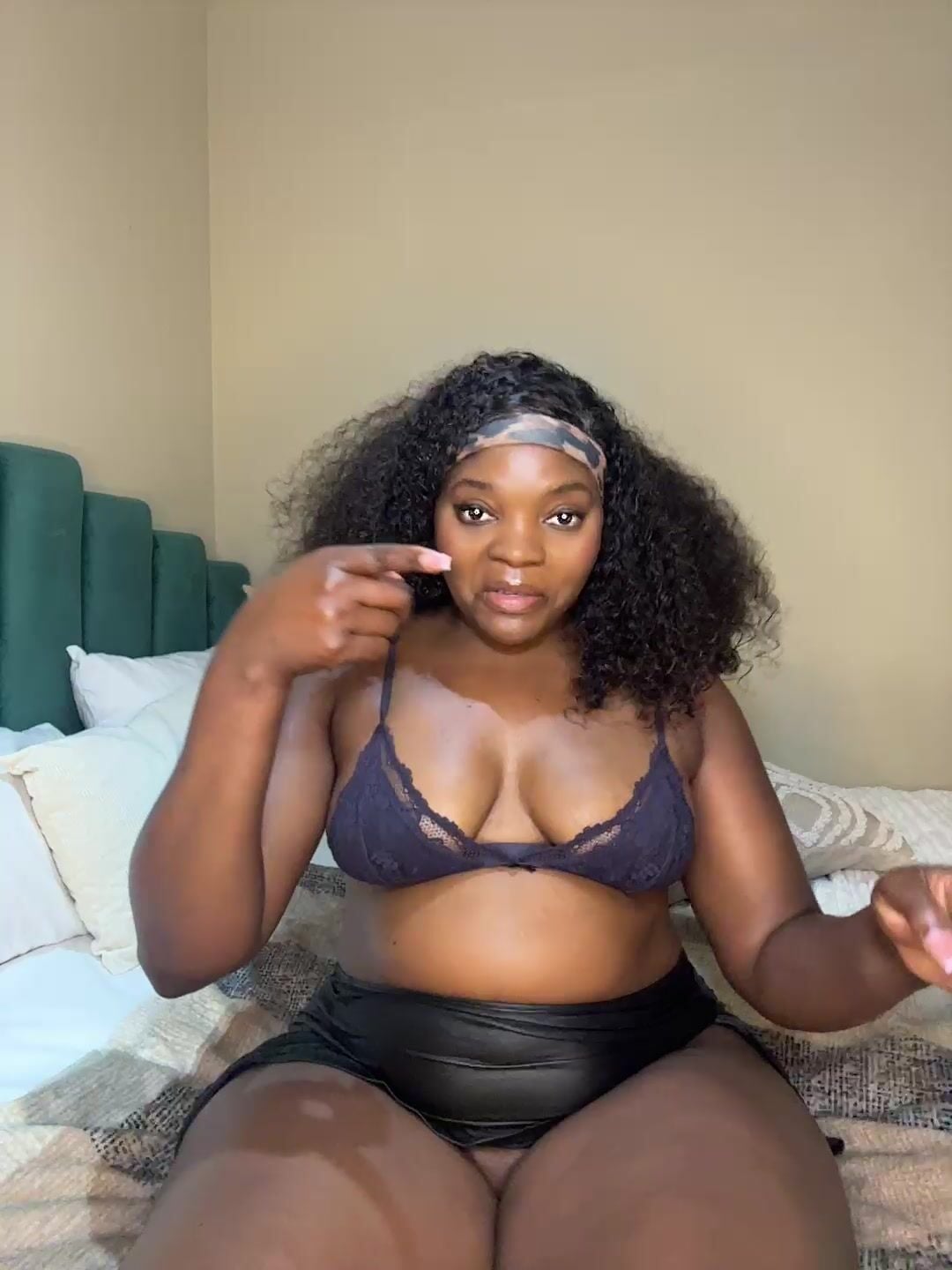 Bootylexy20 Pantyless Ass Leak