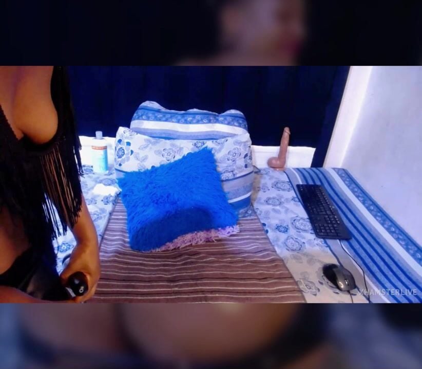 GoldenBigAssCurvy Dildo In Ass NSFW