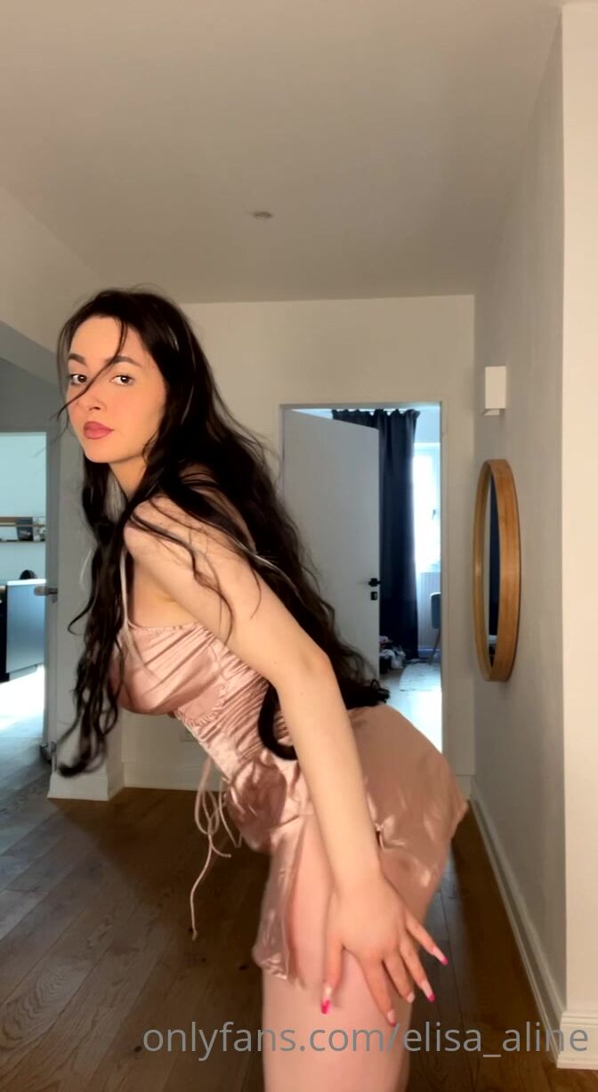 Elisa Aline Nude Tease