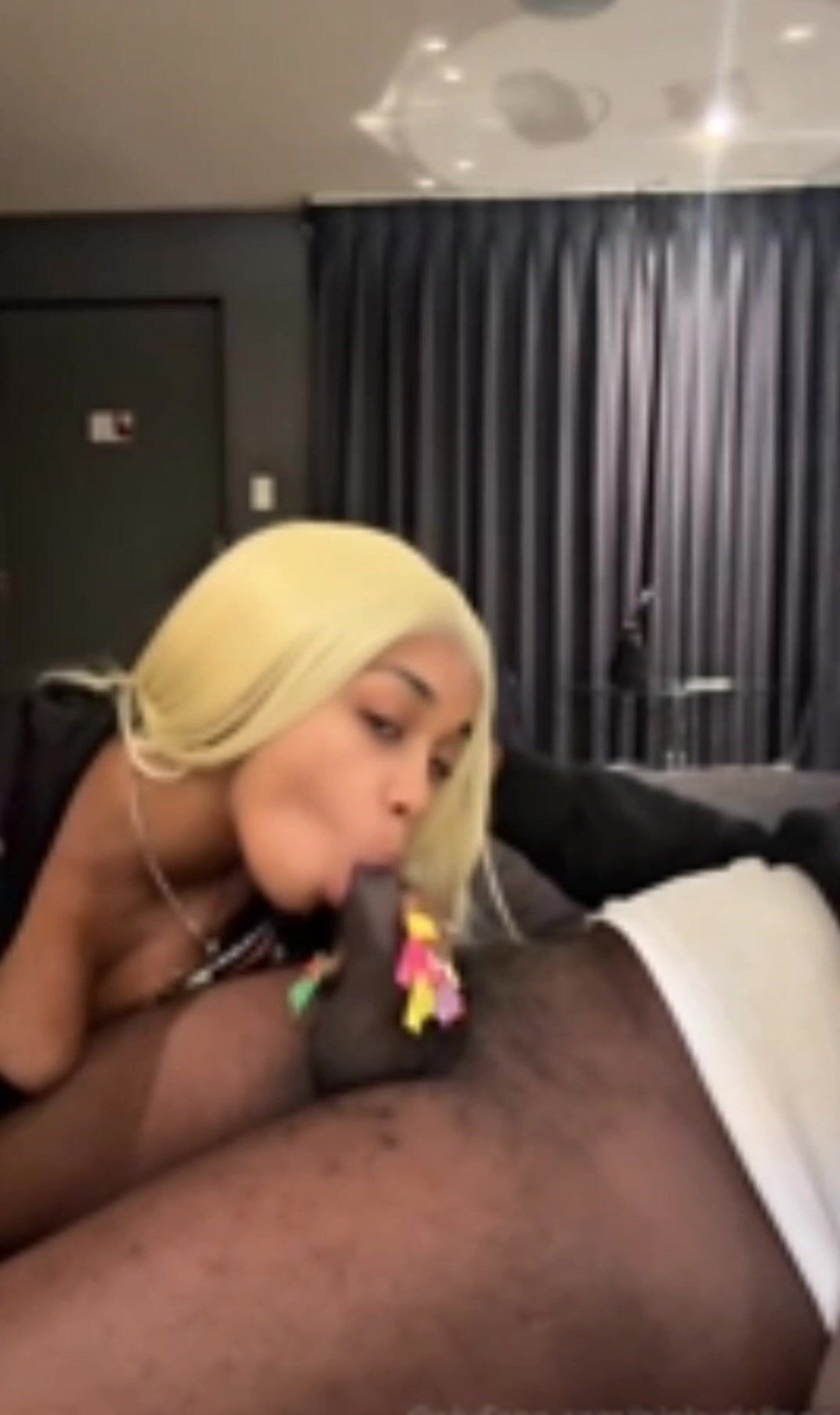 Pinkydoll Blowjob on Bed