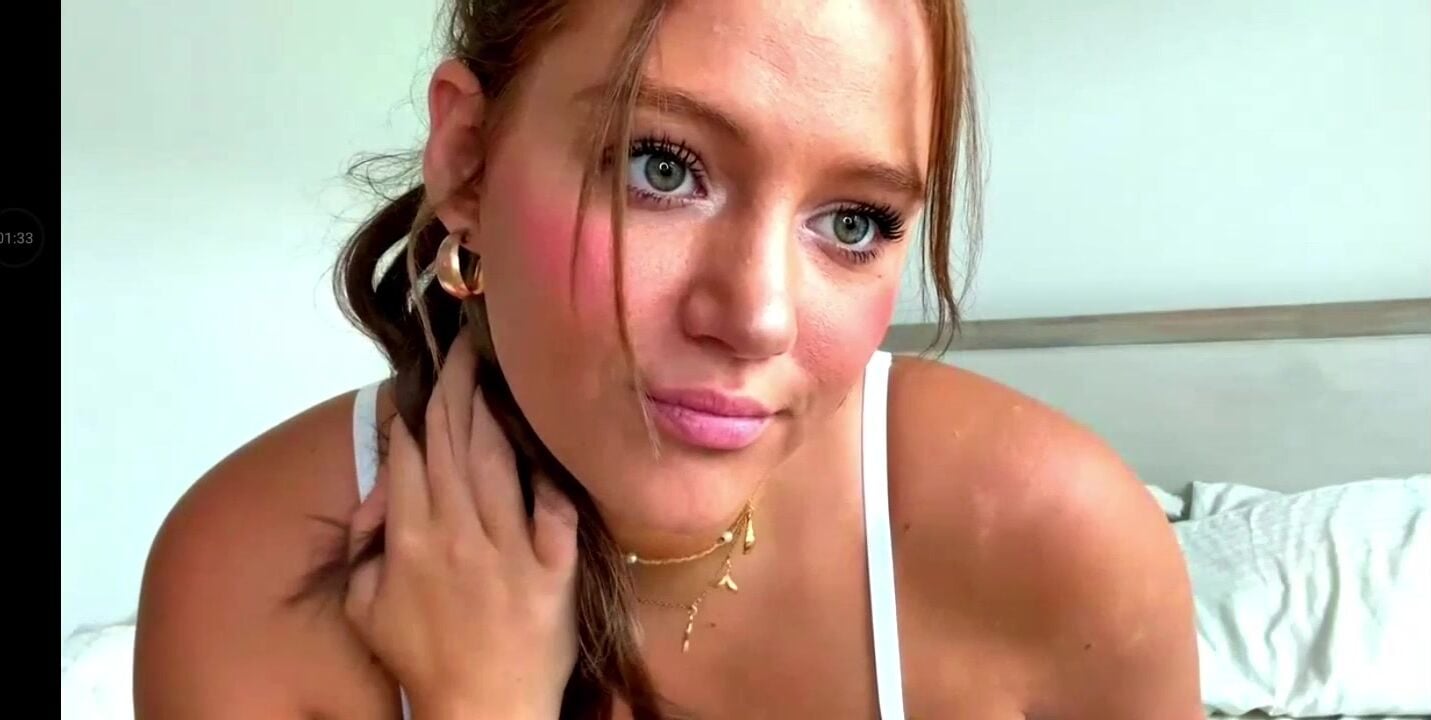 Gianna Rose Krinock spreads her loose pussy and rubs her wet slit