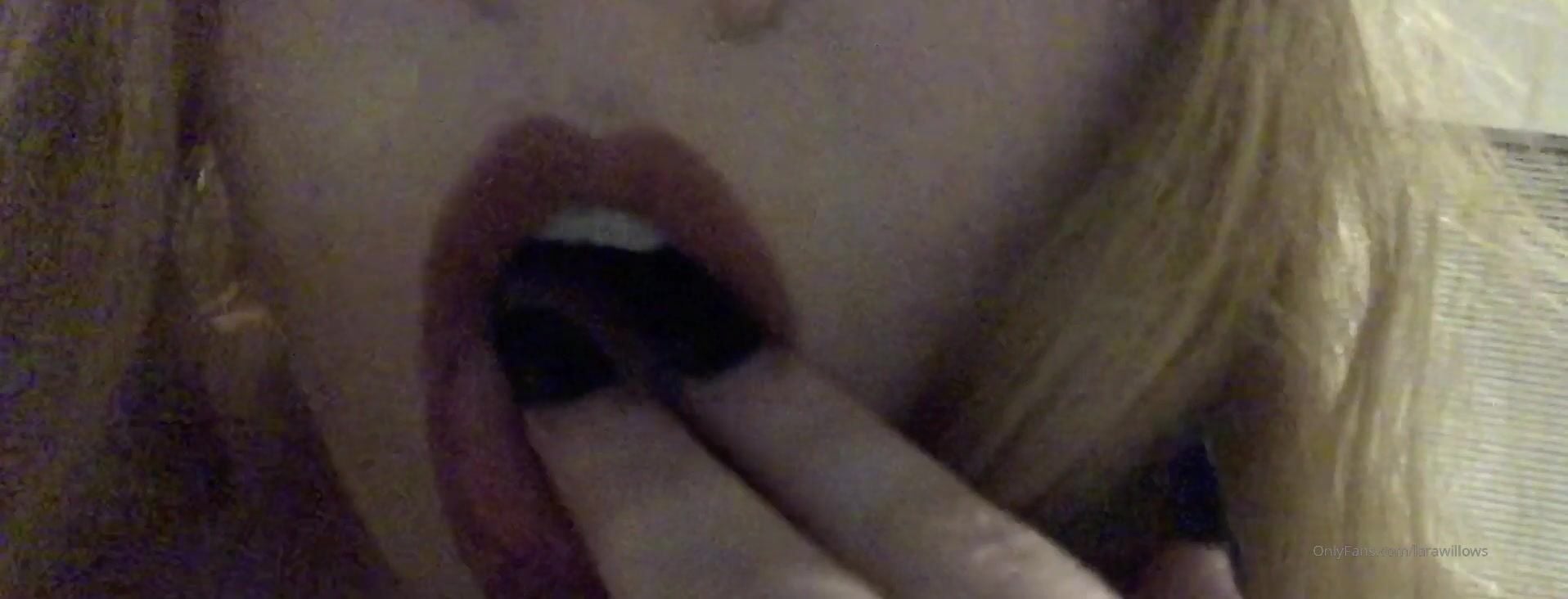 Lara Rose Fingering OF