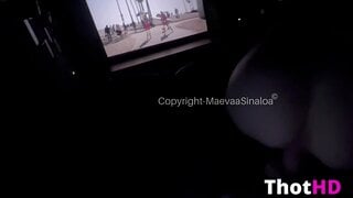 Maevaa Sinaloa - Se fait remplir la chatte au cinéma