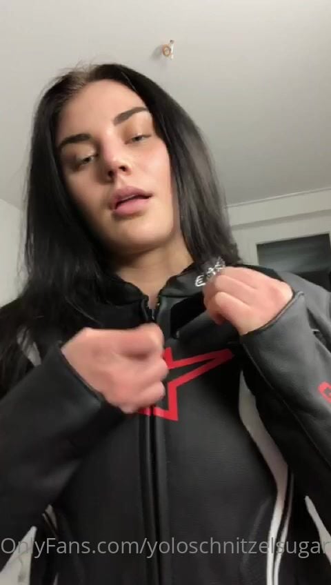 Yololary aka yoloschnitzel Leaked OF