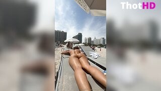Bru Luccas Tease en la Playa NSFW