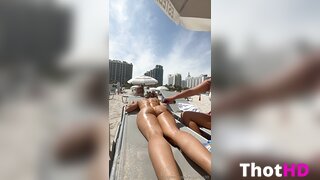 Bru Luccas Tease en la Playa NSFW