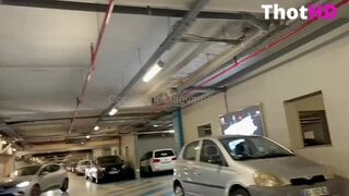 Maeva Sinaloa Pompa nel Parcheggio Leakata