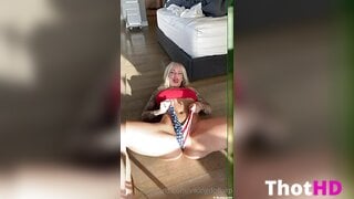 Viking Barbie Tease en Clip de String Flag