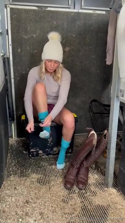 Wrangler Teen Molly Mercedes Gets Railed In Horse Stable