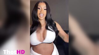 Cardi B provocação com brinquedo vídeo