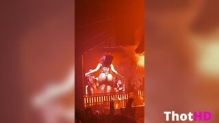 Cardi B Zapeando en el Escenario OnlyFans