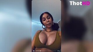 Cardi B Tease in Grünem BH Clip