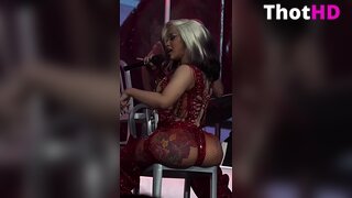 Cardi B Esibizione sul Palco XXX
