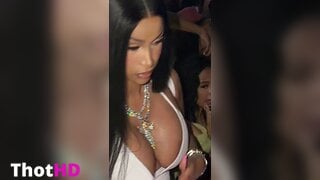 Cardi B im weißen Top im Club NSFW
