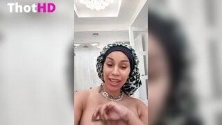 Cardi B Selfie de Manhã
