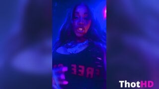 Cardi B Geld im Club