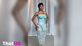 Teyana Taylor en Latex Bleu