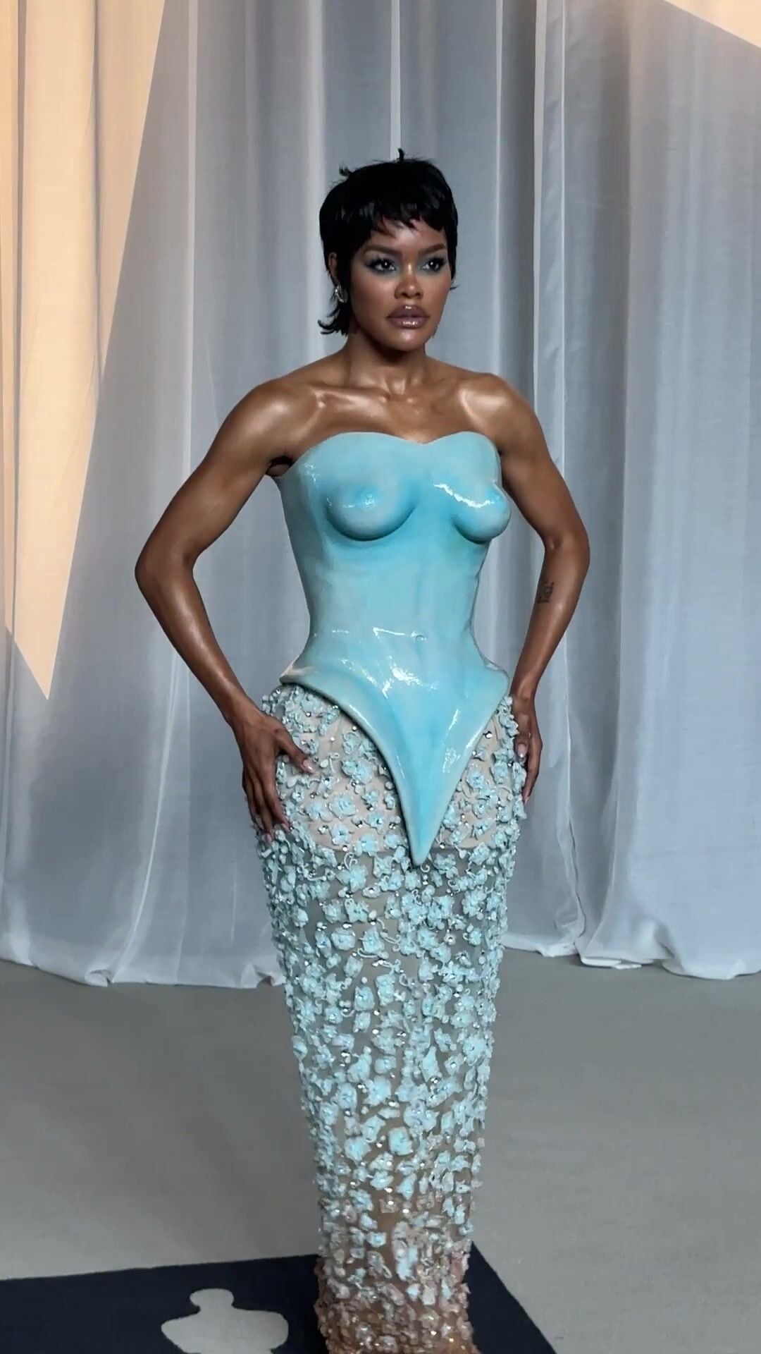 Teyana Taylor en Latex Bleu
