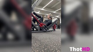 Wbery im Fitnessstudio Video