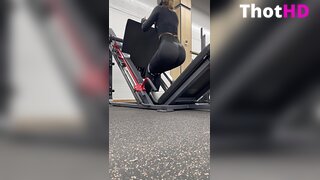 Wbery im Fitnessstudio Video